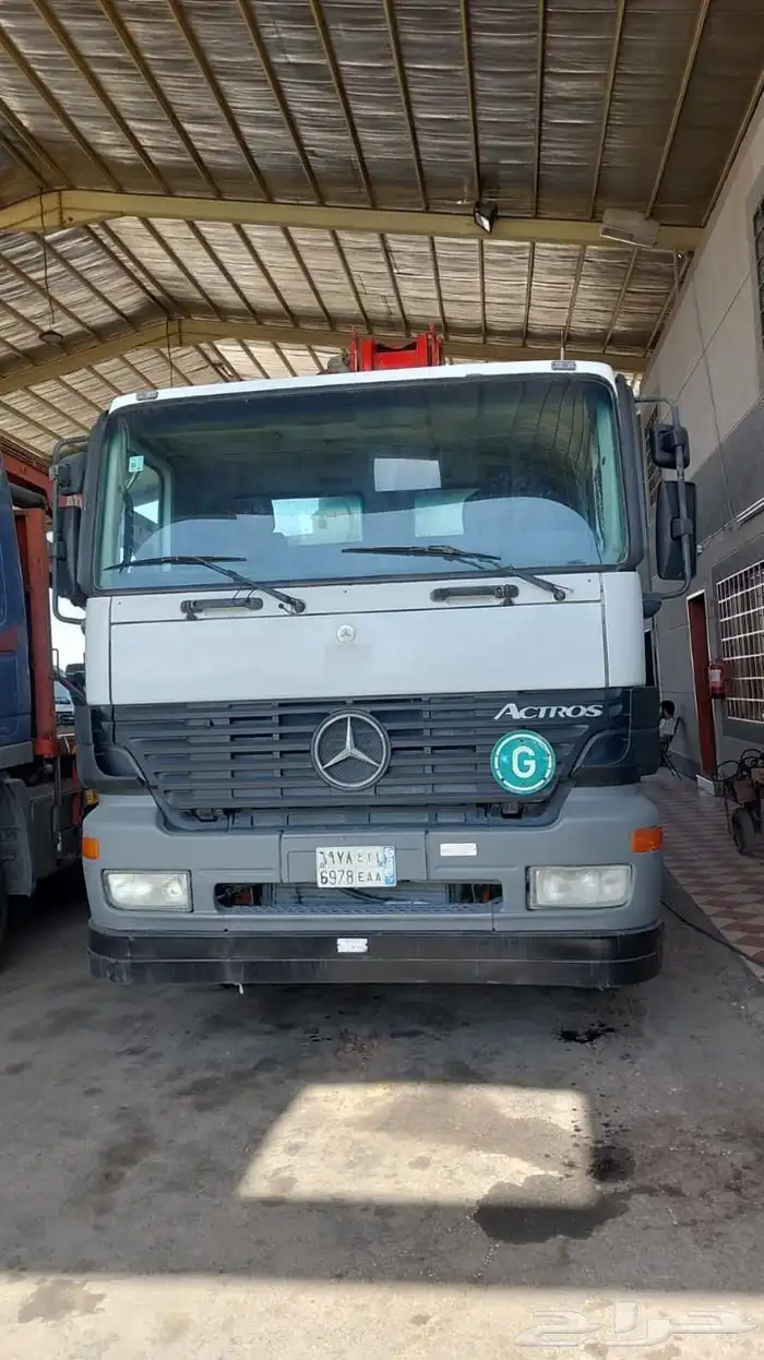 شاحنة مرسيدس 8