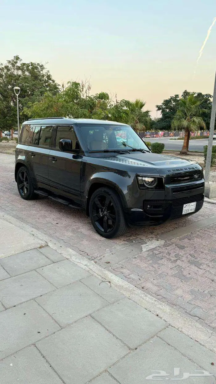 لاند روفر ديفيندر 2024 HSE 1