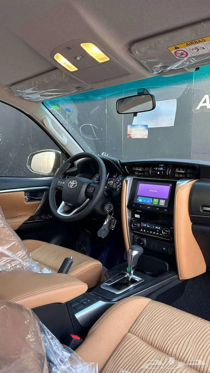 تويوتا فورتشنر VX1 بنزين 2025 لدى شركة عبدالمجيد الخضر 16