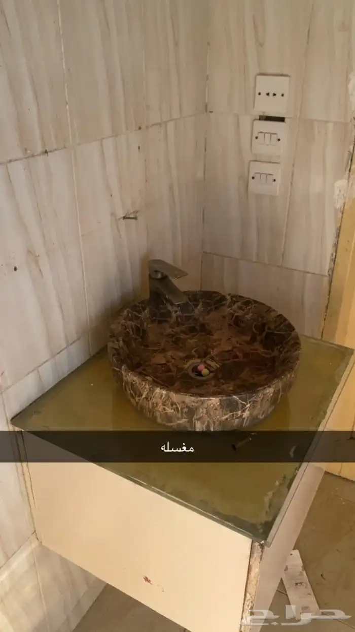 كنب ومغسلة ومدخل 5