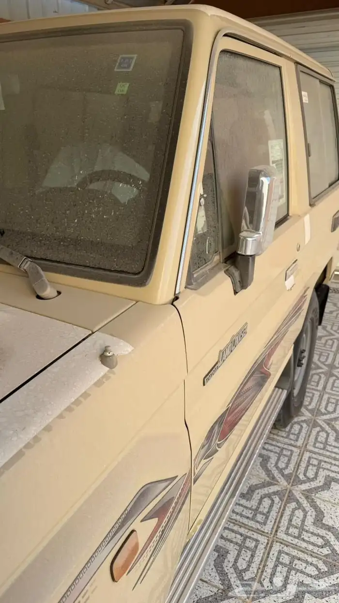 ربع 22 سعودي فل كامل الصقر مخزن (النادر) 1