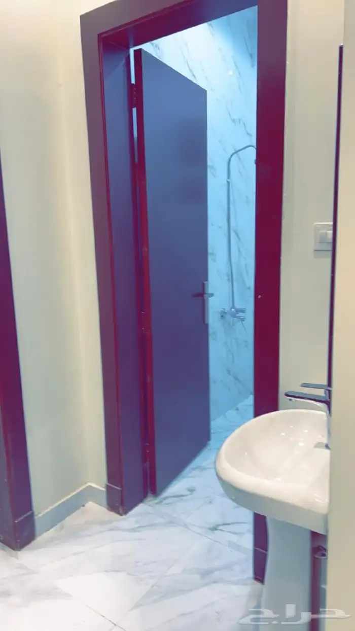 للإيجار شقة عزاب في حي الحزم 2 غرفة 1