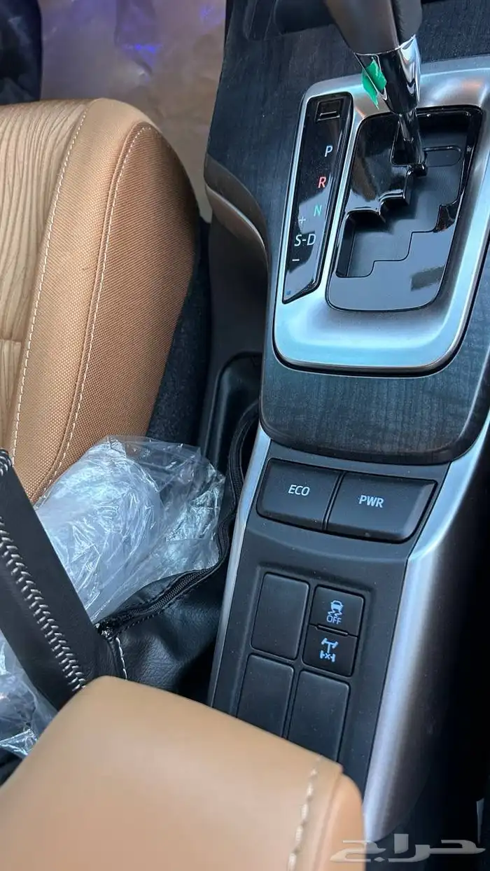 تويوتا فورتشنر VX1 بنزين 2025 لدى شركة عبدالمجيد الخضر 14