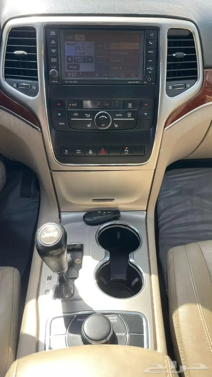 جيب شروكي 2012 فل كامل V8 9