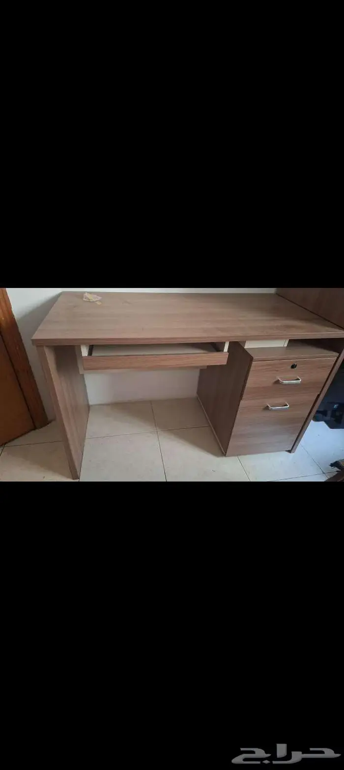 ثلاثه مكاتب واربعه مراسي 1