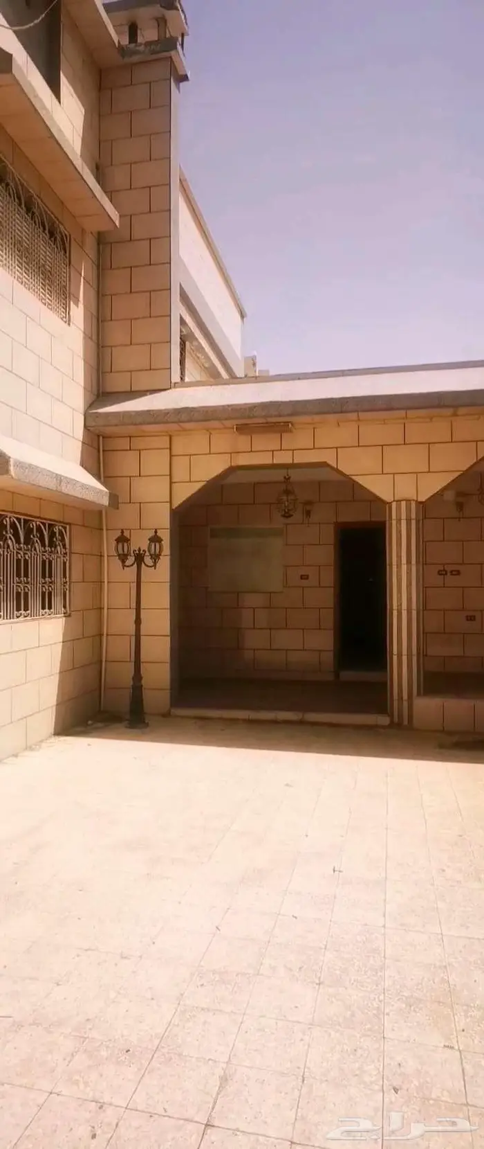 فيلا قابلة للتجديد الداخلي موقع مميز بسعر مليون و200 0