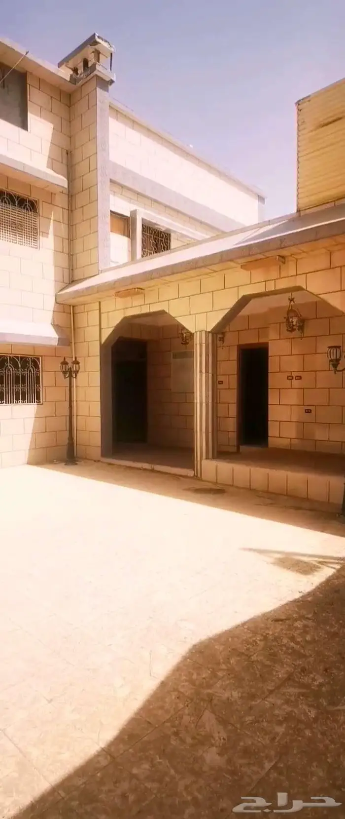 فيلا قابلة للتجديد الداخلي موقع مميز بسعر مليون و200 3