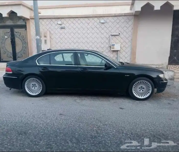 السلام عليكم اعرض لكم سياره بي ام دبليو موديل 2006 0