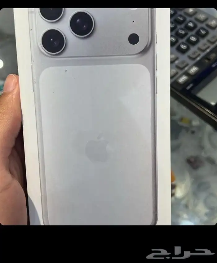 ايفون فضي برو ماكس 17 0