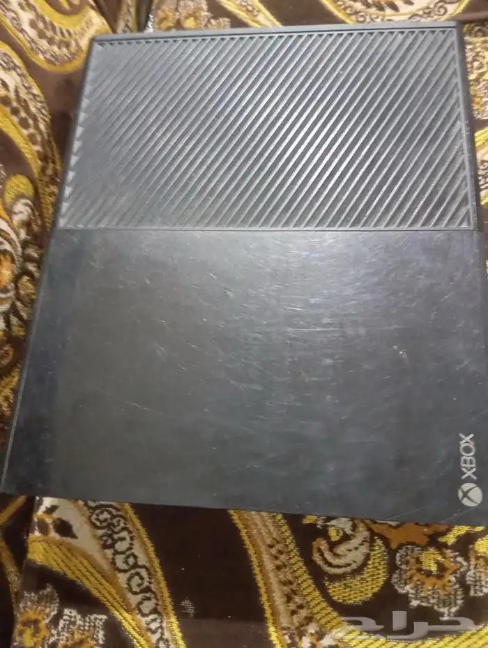 للبيع اكسبوكس ون نظيف مع يدين واسلاكه وشريط 2