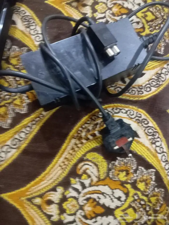 للبيع اكسبوكس ون نظيف مع يدين واسلاكه وشريط 5