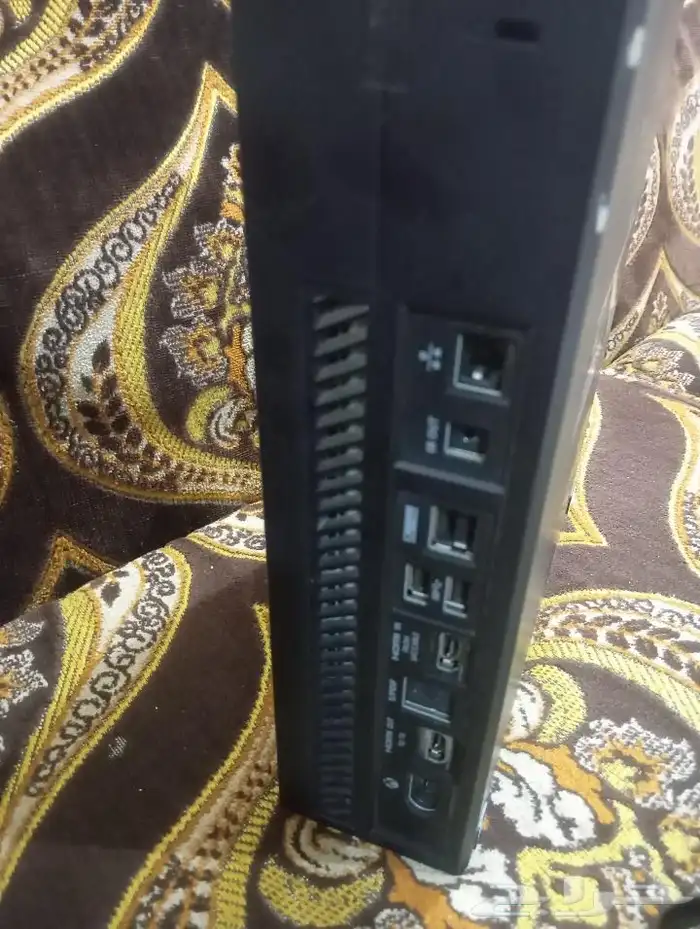 للبيع اكسبوكس ون نظيف مع يدين واسلاكه وشريط 3