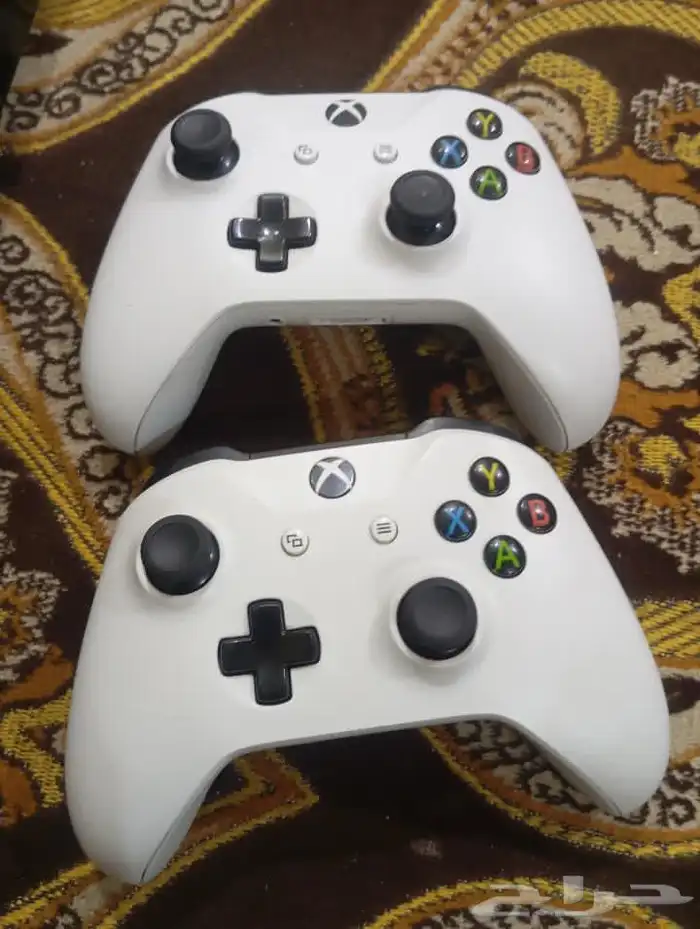 للبيع اكسبوكس ون نظيف مع يدين واسلاكه وشريط 6