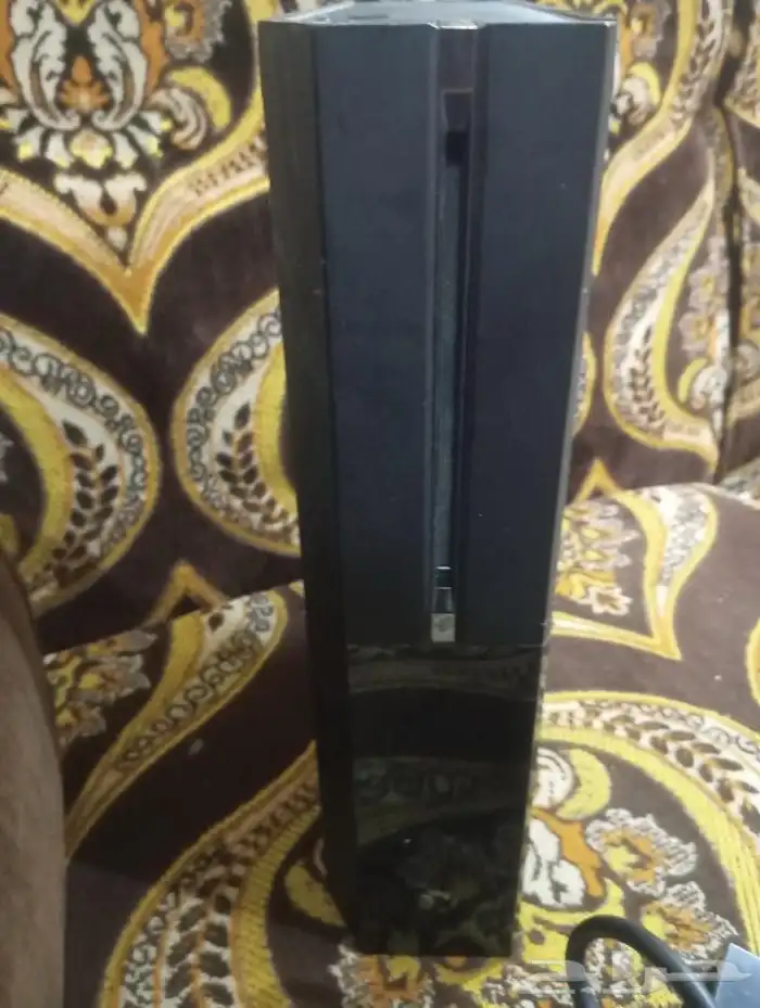 للبيع اكسبوكس ون نظيف مع يدين واسلاكه وشريط 0