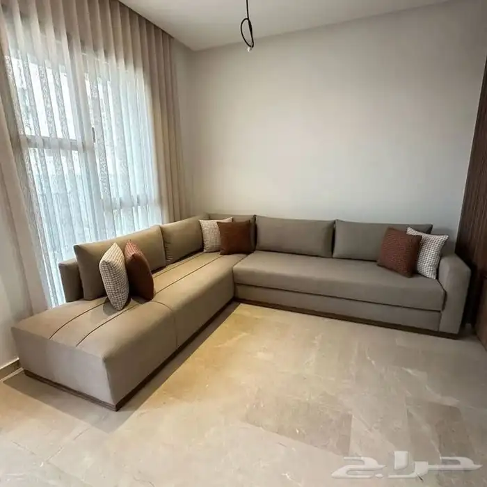 سعر المتر 380 شامل المخدات الصغيرة والكبيره وشامل التوصيل 0