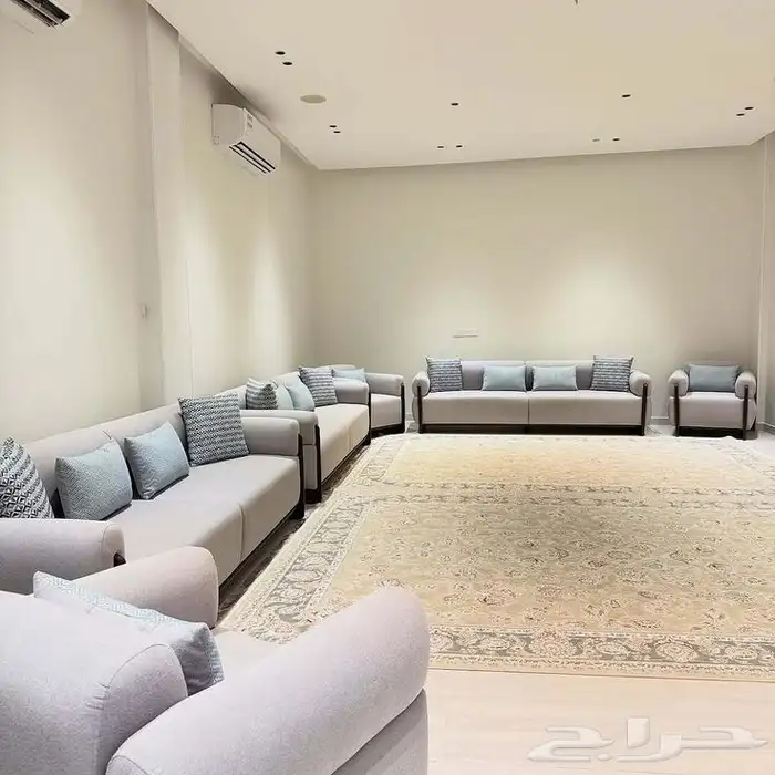 سعر المتر 380 شامل المخدات الصغيرة والكبيره وشامل التوصيل 29