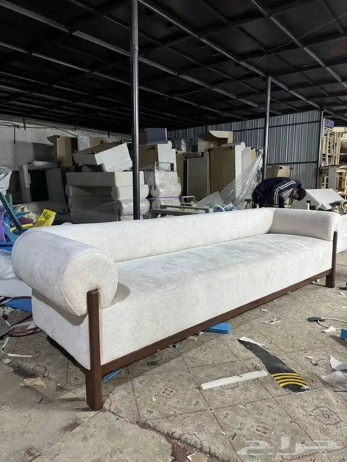 سعر المتر 380 شامل المخدات الصغيرة والكبيره وشامل التوصيل 21