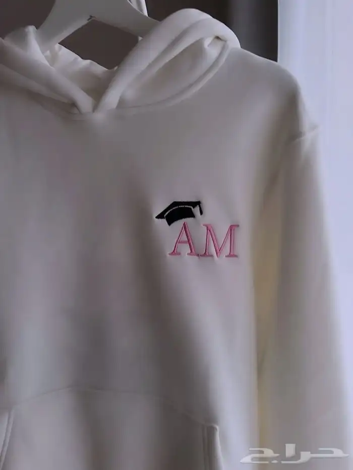 تصميم بلوفرات senior للخريجات 7