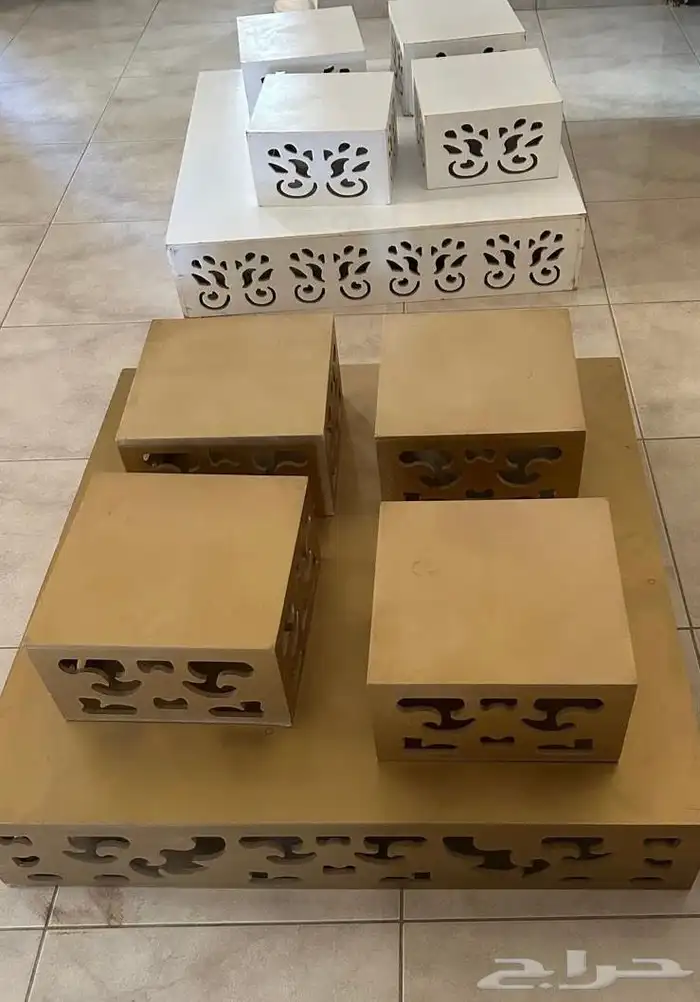 طاولات ضيافه كبيره مع اربعه خدمه 0