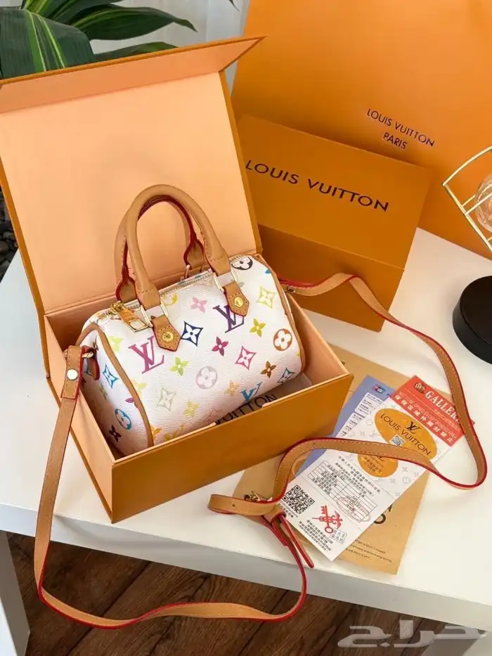 شنط درجه أولى جميع الماركات بأسعار مناسبه للدوامات وللجامعه 57