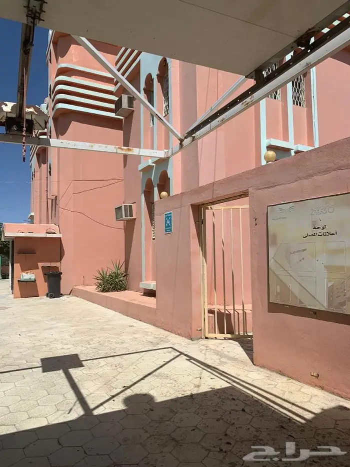 للبيع فيلا دورين وملحق مع حديقة خارجيه في المحالة 4