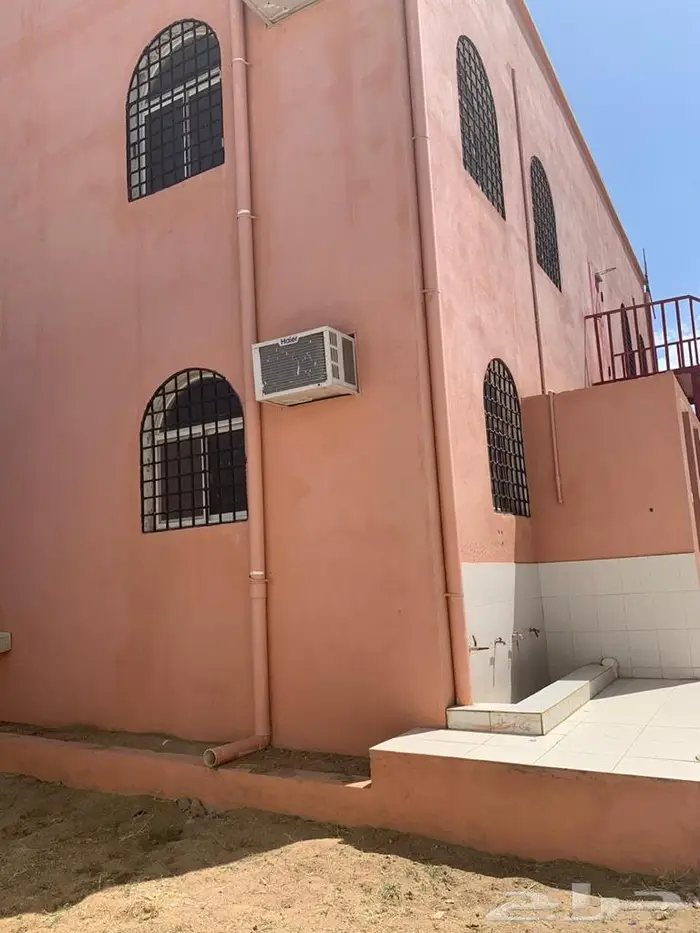 للبيع فيلا دورين وملحق مع حديقة خارجيه في المحالة 11