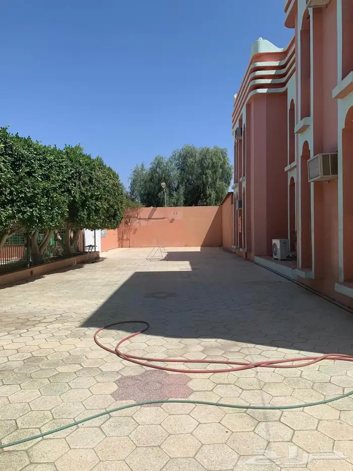 للبيع فيلا دورين وملحق مع حديقة خارجيه في المحالة 15