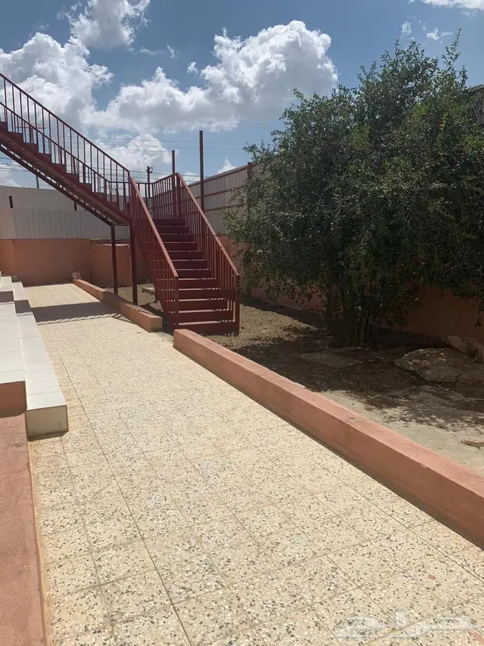 للبيع فيلا دورين وملحق مع حديقة خارجيه في المحالة 12