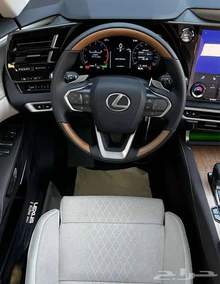 لكزس RX 2025 BH - لدى شركة عبدالمجيد الخضر 7