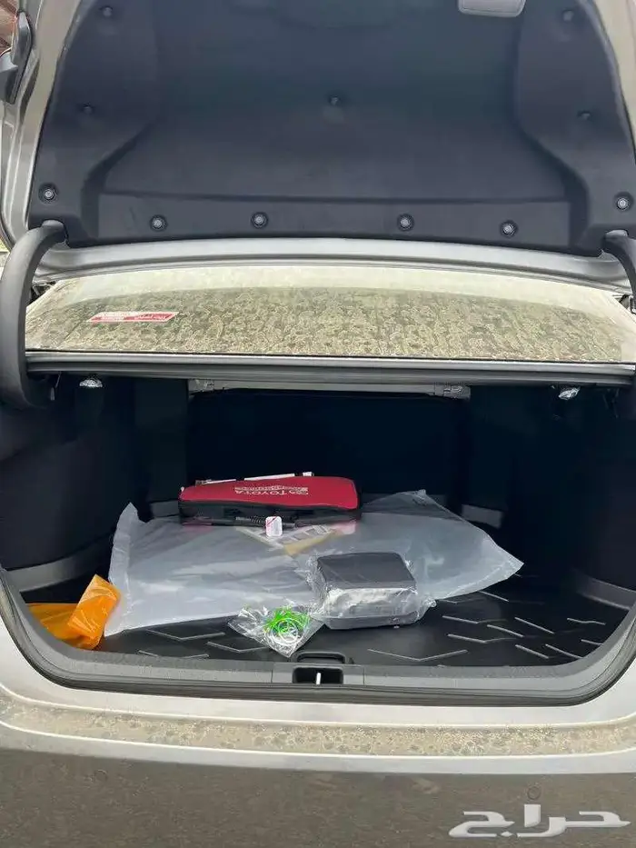 كامرى ال اى بنزين 2025 5