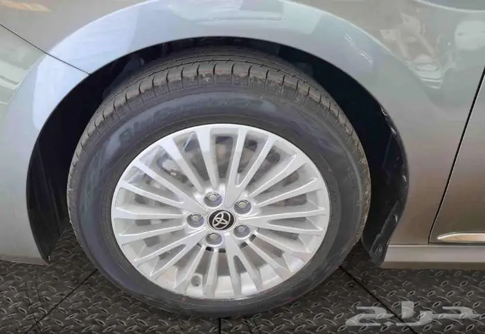 تويوتا كامرى LE موديل 2025 4