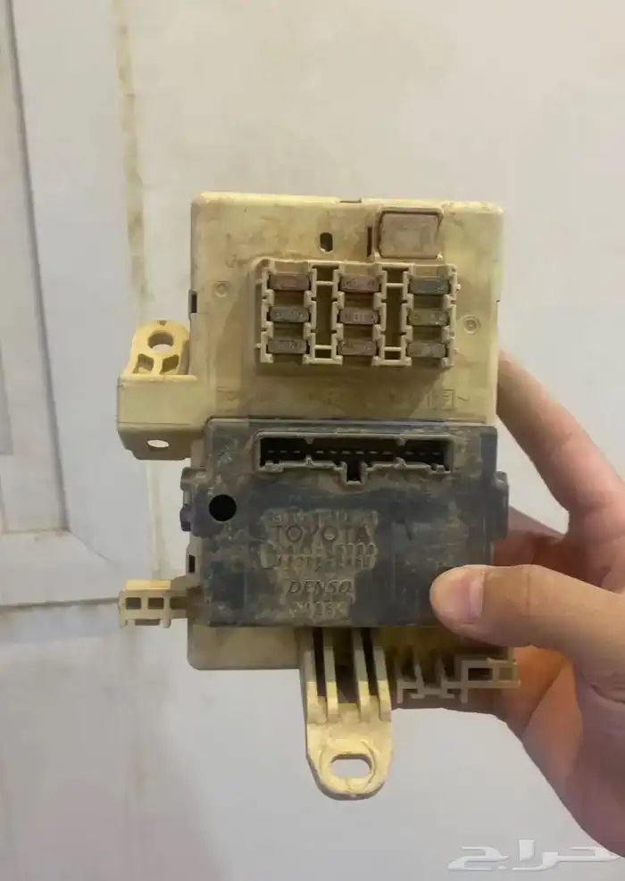 علبة فيوزات داخليه هايلكس ولاندكروزر 96 -2000 0