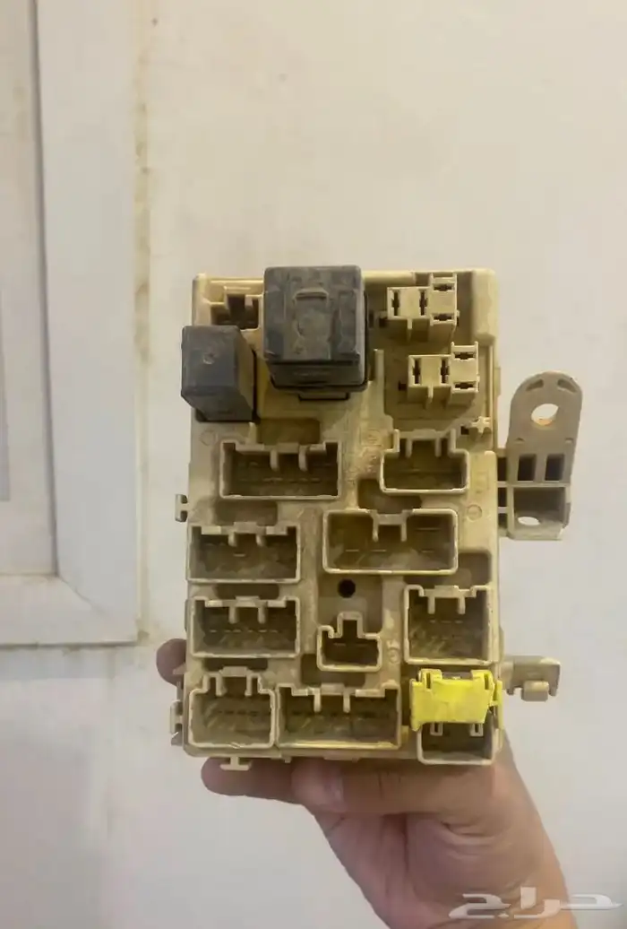 علبة فيوزات داخليه هايلكس ولاندكروزر 96 -2000 1