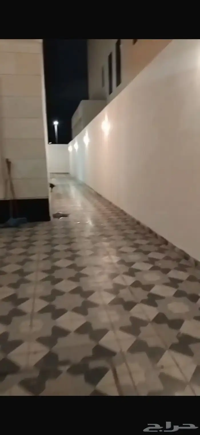 فيلا شبه منفصله للبيع بضاحية الملك فهد 4