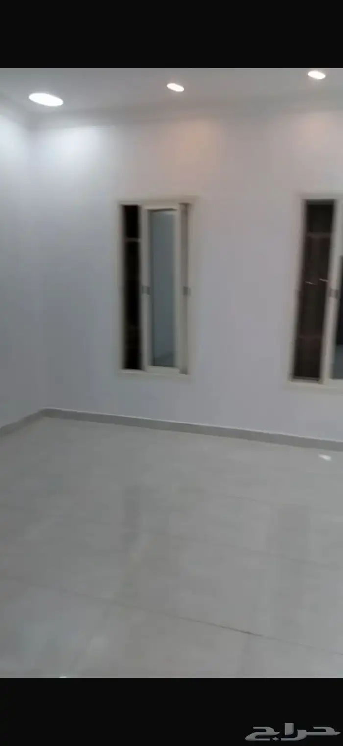 فيلا شبه منفصله للبيع بضاحية الملك فهد 5