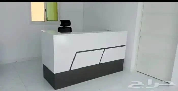 اثاث مكتبي طاولة اجتماعات ابيض و كونتر استقبال متوفر 4