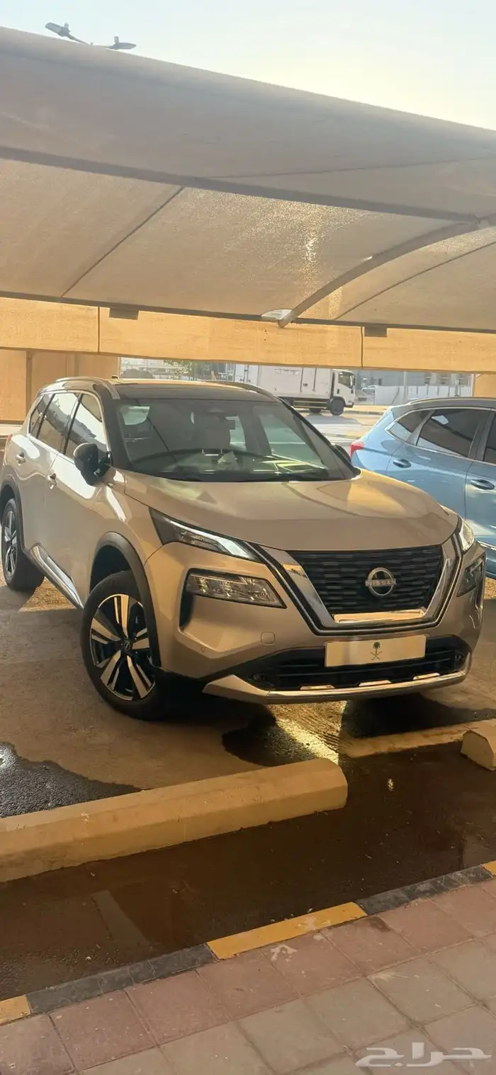 نيسان إكس تريل فل كامل سقف اسود جلد جملي 2