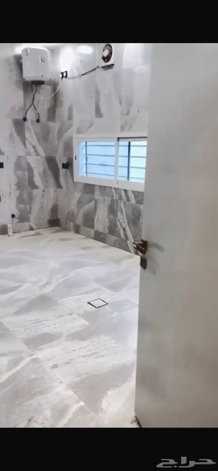 فيلا بدروم دورين وملحق في حي الياقوت ابها طريق مرحبا 13