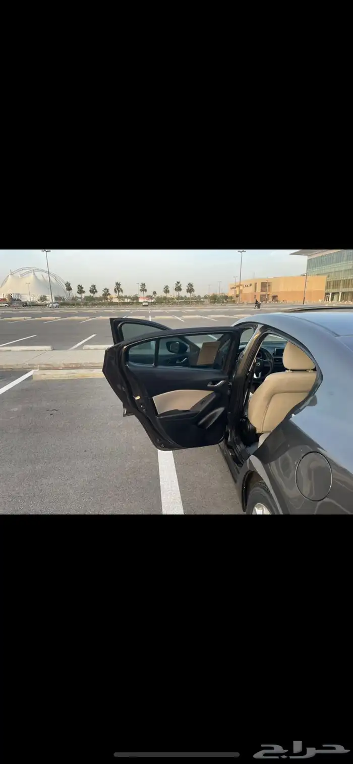 سيارة مازدا موديل 2016 على الشرط 9