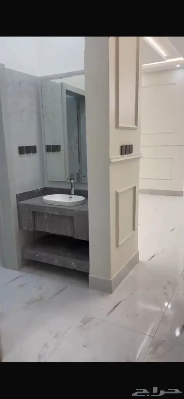 فيلا بدروم دورين وملحق في حي الياقوت ابها طريق مرحبا 12