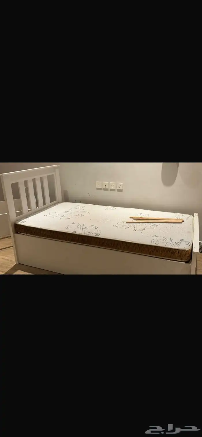 سرير مع المرتبة شبه جديد 0