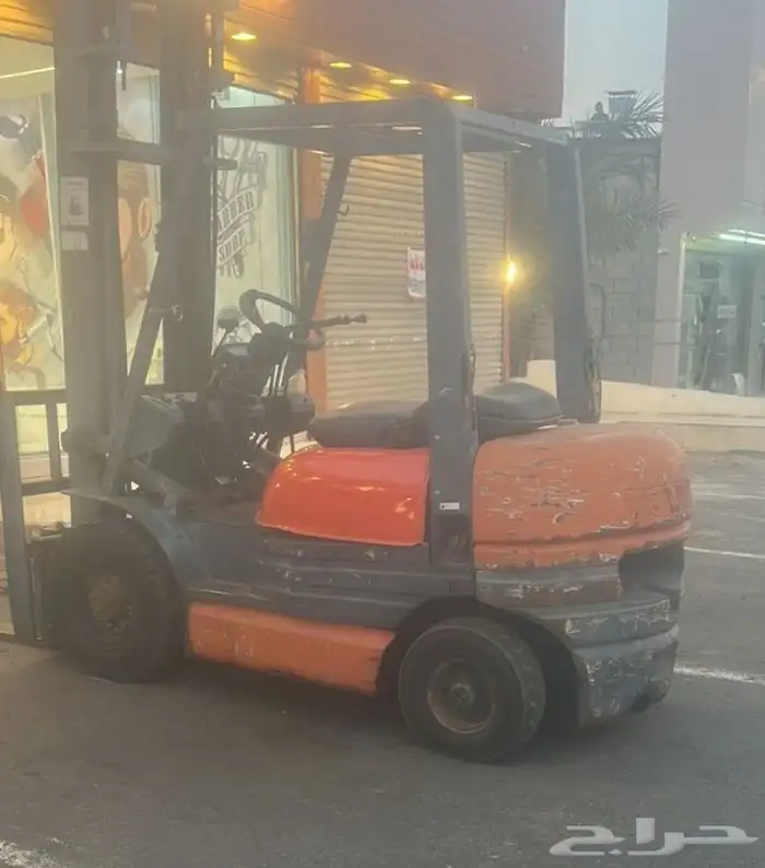 رافعة شوكية فوركليفت للايجار اليومي في المجاردة 0