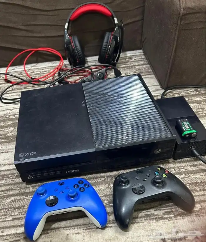 اكس بوكس للبيع ومعه اليدين 2 وسماعه الاكس يوكس ب500 لحاله 0