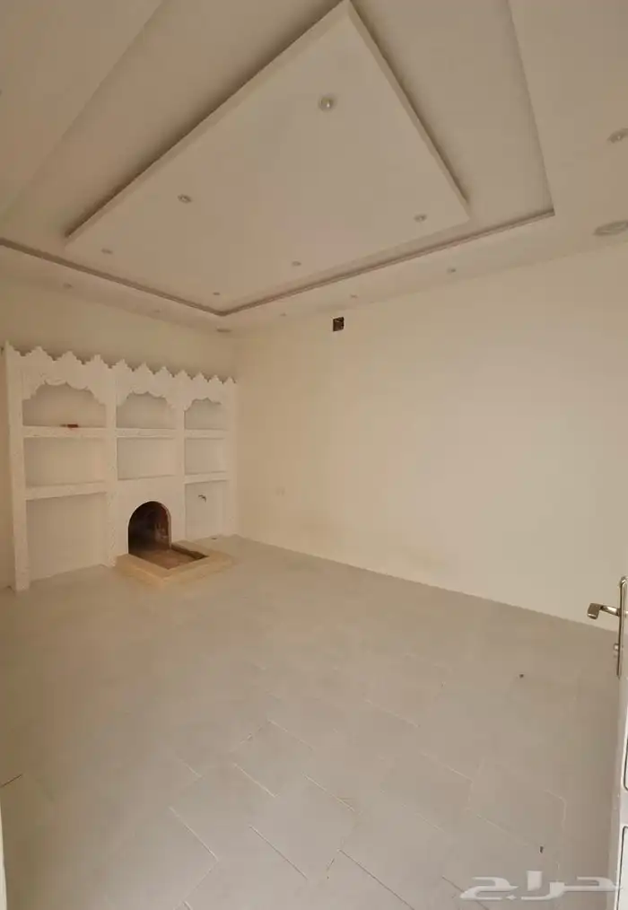 للبيع فيلا ( دورين درج صاله ) حي طويق 1