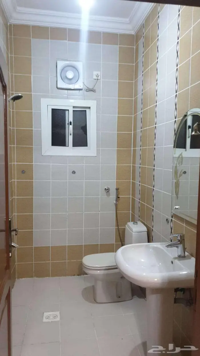 شقة روف 3 غرف وصالة للإيجار   جدة حي النسيم واتس فقط 9