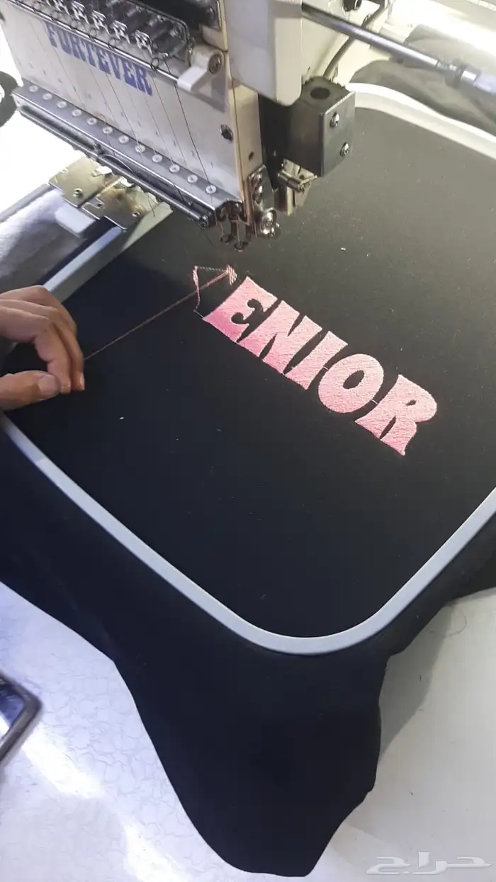 تصميم بلوفرات senior للخريجات 3