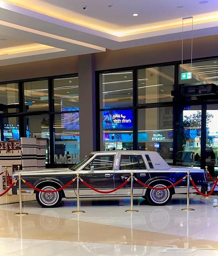 لنكولن تاون كار 1986 مخزن وكالة( مواصفات خاصة ) للبيع .إيجار 18