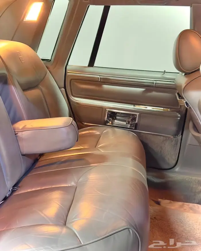 لنكولن تاون كار 1986 مخزن وكالة( مواصفات خاصة ) للبيع .إيجار 7