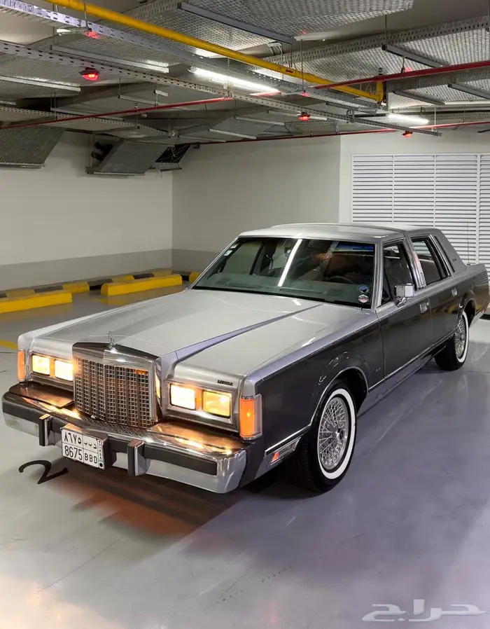 لنكولن تاون كار 1986 مخزن وكالة( مواصفات خاصة ) للبيع .إيجار 1