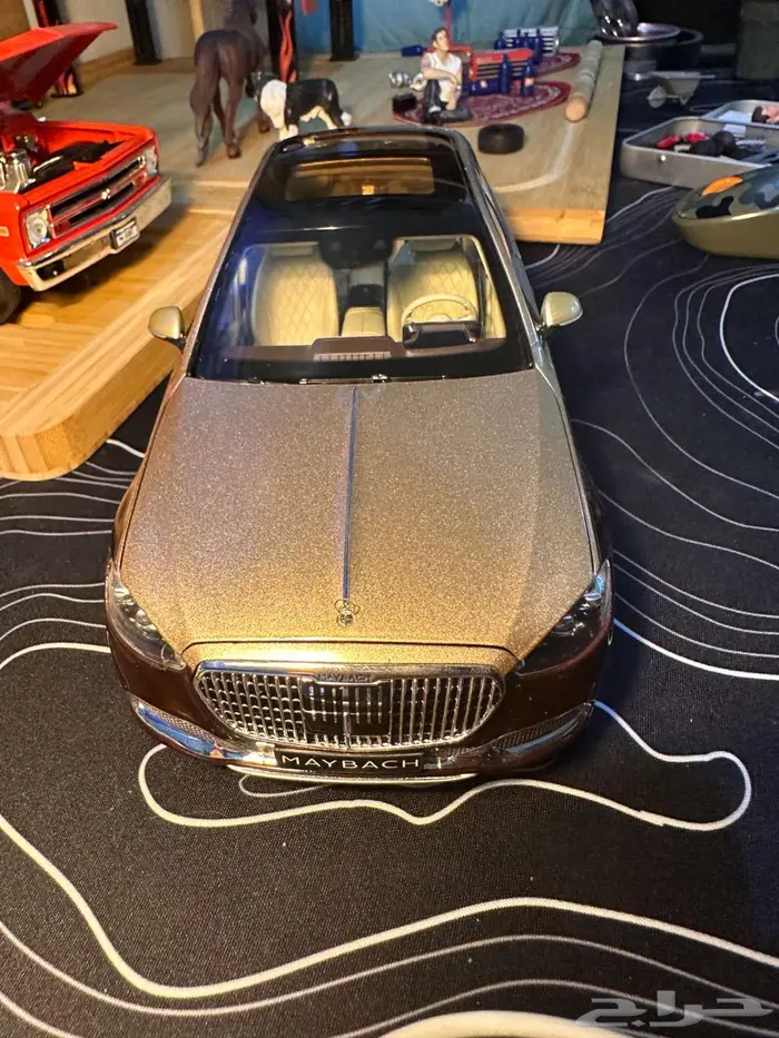 Mercedes-Maybach S 680 4MATIC مجسم وكالة مرسيدس 12